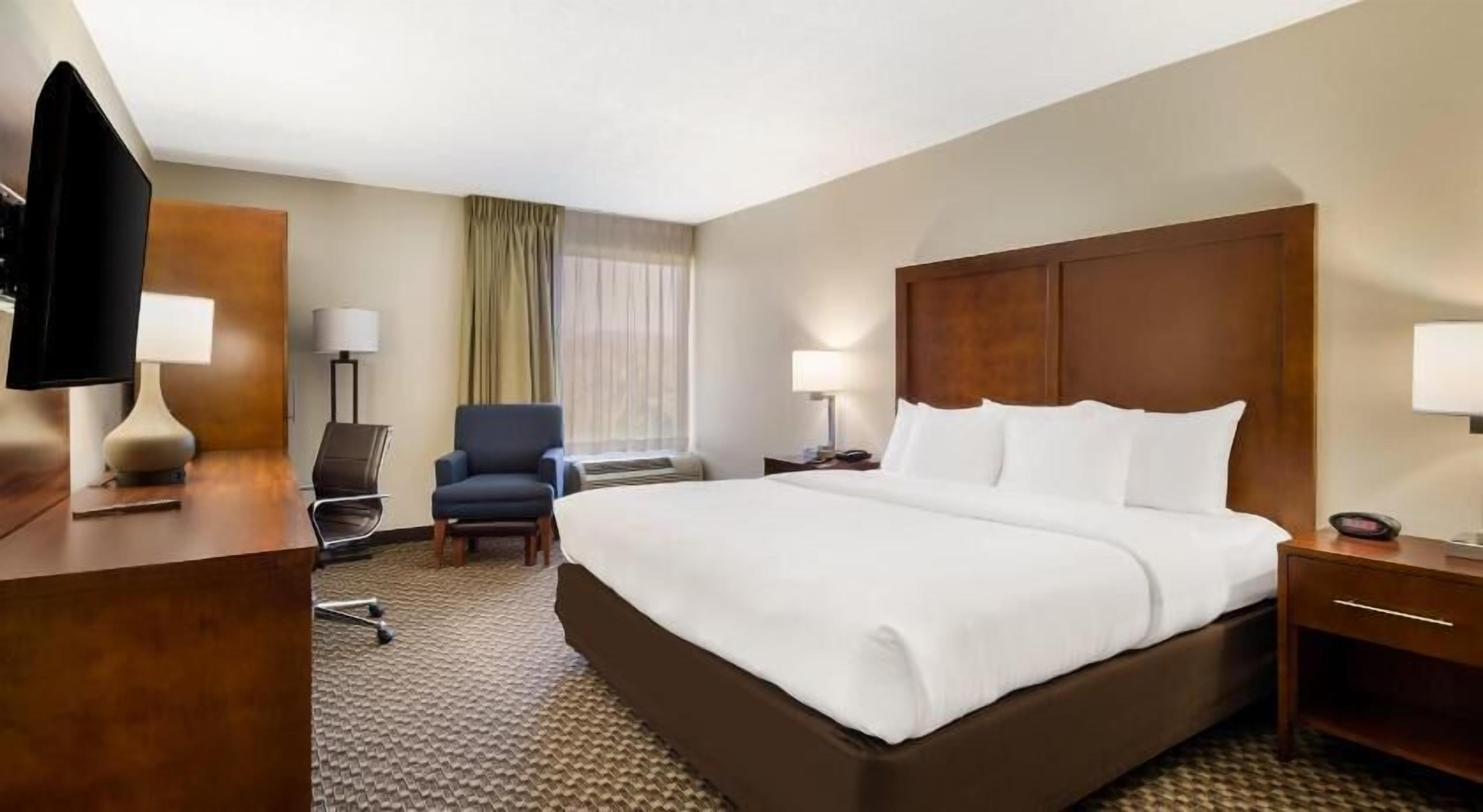In-room safe, desk, laptop workspace, blackout drapes