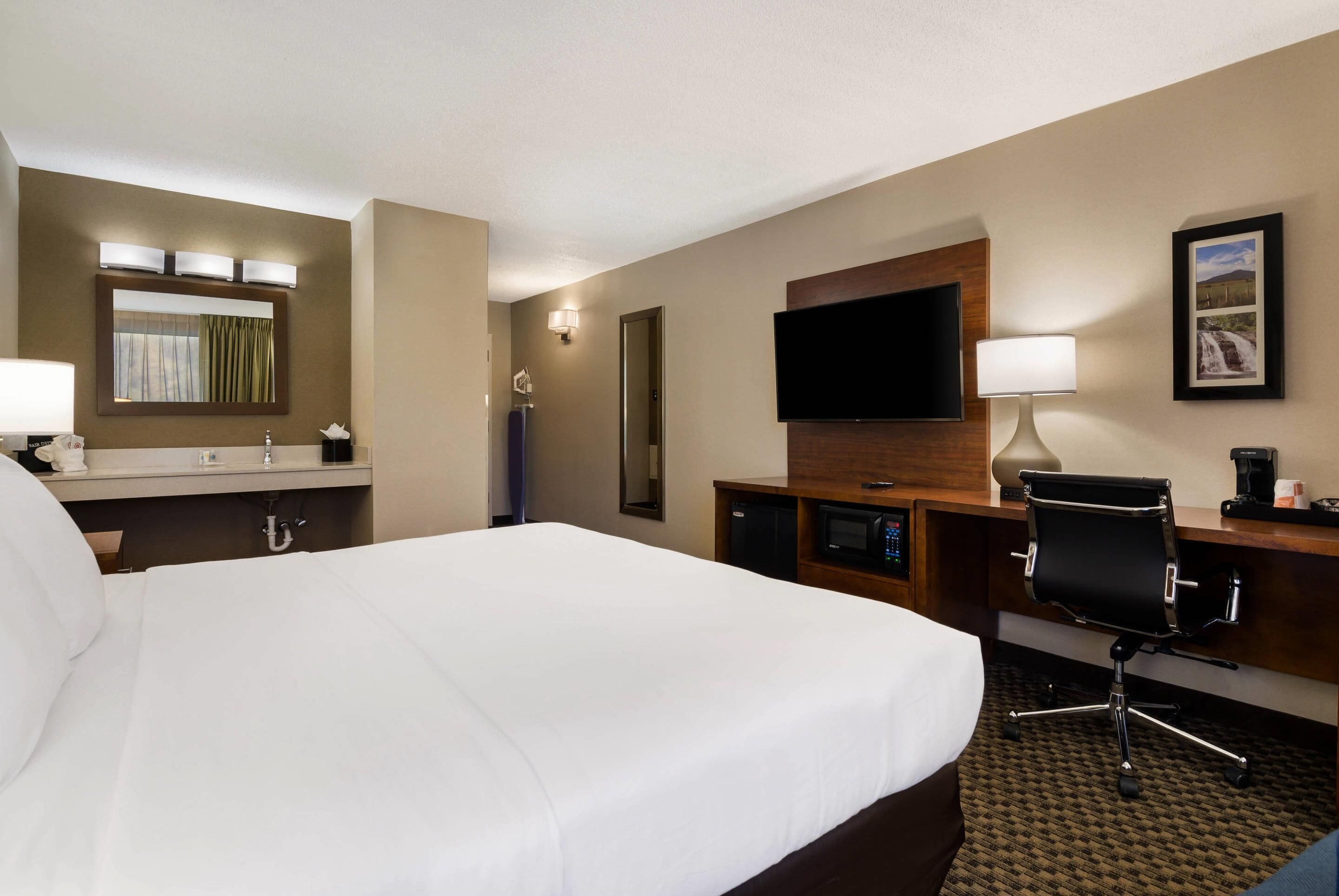 room, 1 king bed, accessible, non smoking | in-room safe, desk, laptop workspace, blackout curtains