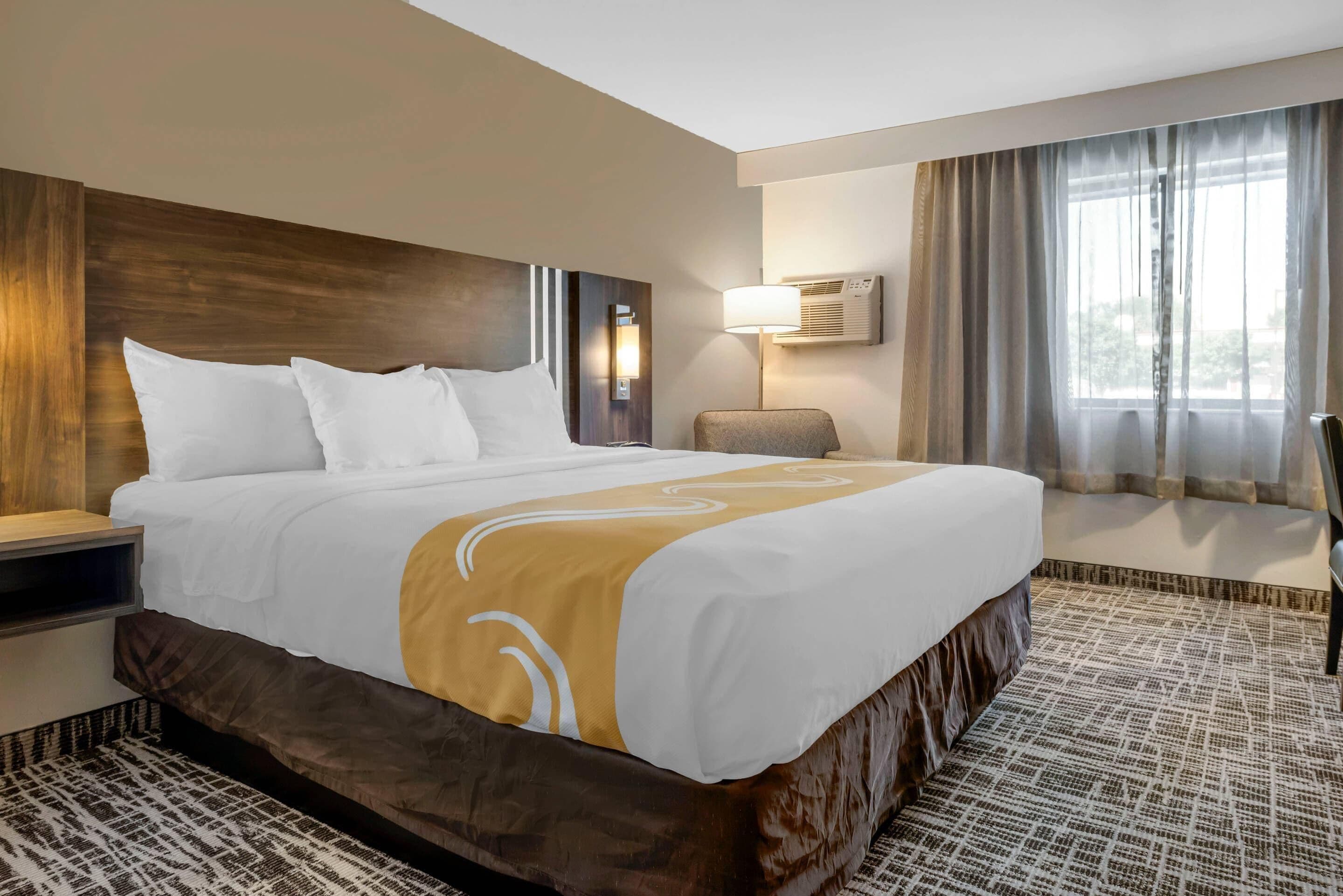 standard room, 1 king bed, non smoking | in-room safe, desk, laptop workspace, blackout curtains