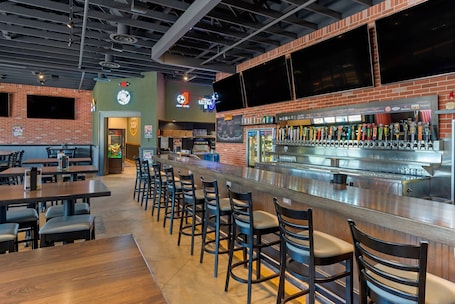 Se sirven almuerzos y cenas. Quality Inn St. Cloud West