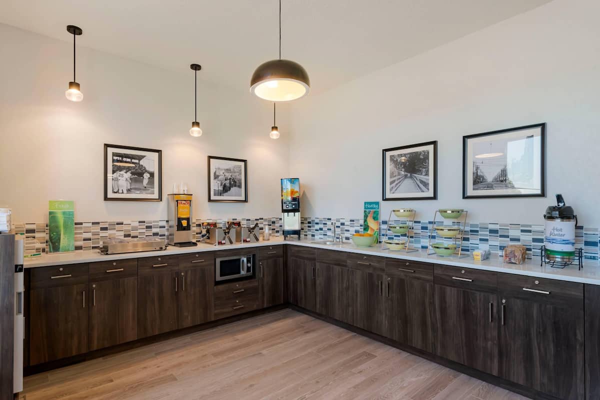 free daily on-the-go breakfast