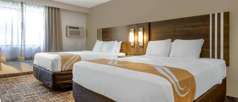 Habitación estándar, 2 camas de matrimonio, no fumadores | Escritorio, espacio para trabajar con un portátil, cortinas opacas