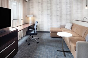 Premium bedding, in-room safe, desk, laptop workspace