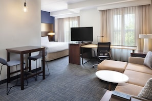 Premium bedding, in-room safe, desk, laptop workspace
