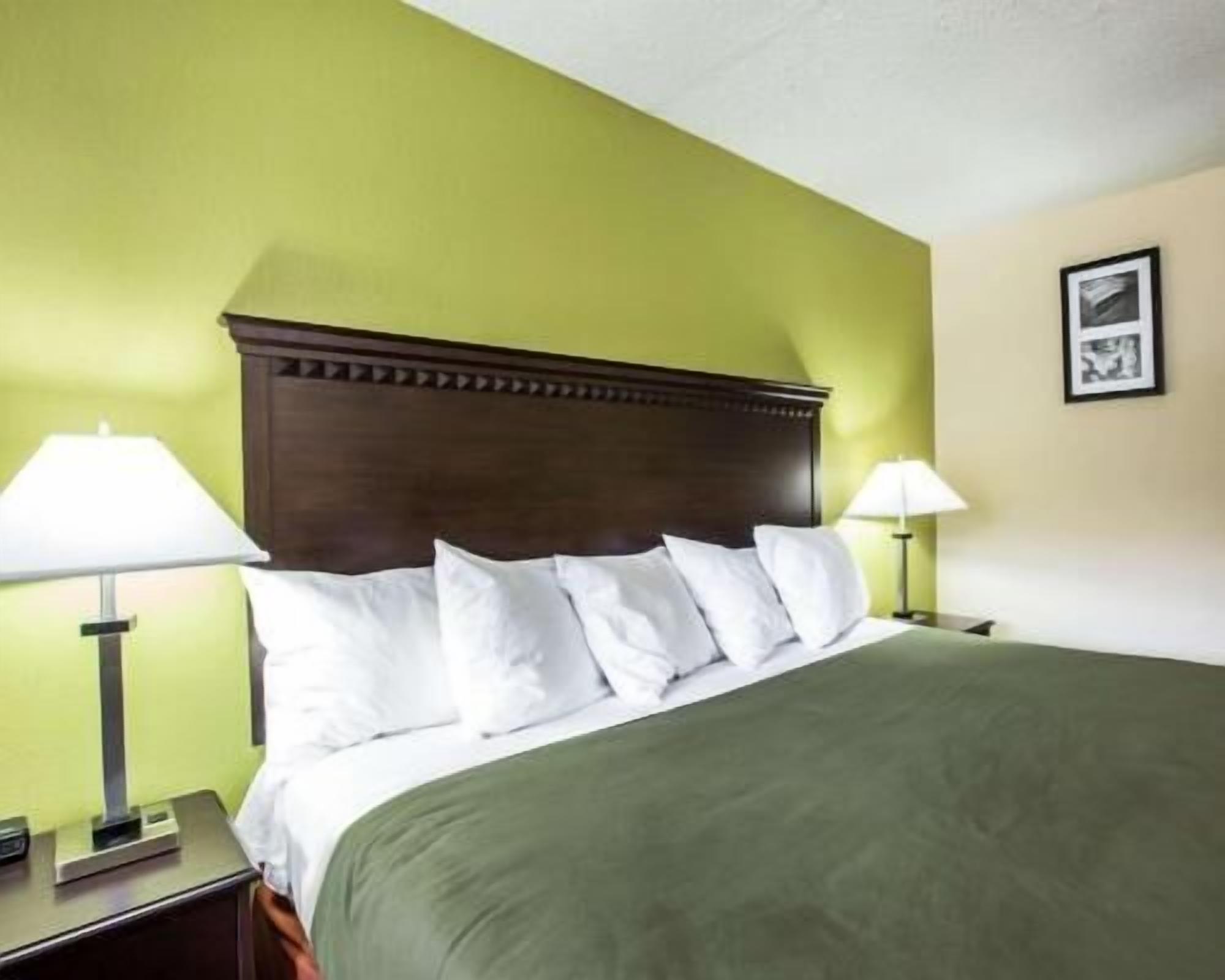 Una scrivania, ferro/asse da stiro, Wi-Fi gratuito, lenzuola