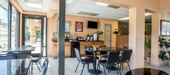 Econo Lodge Biltmore
