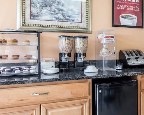 Econo Lodge Biltmore