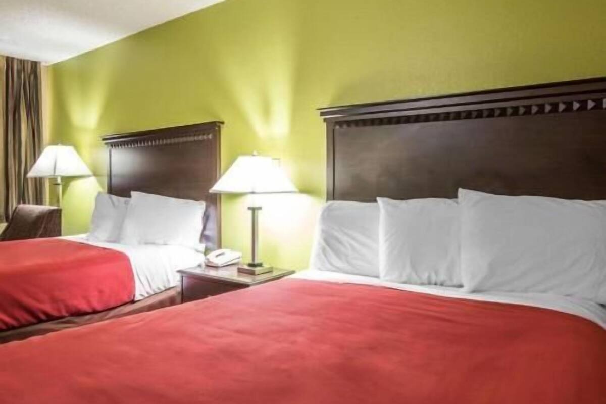 Una scrivania, ferro/asse da stiro, Wi-Fi gratuito, lenzuola