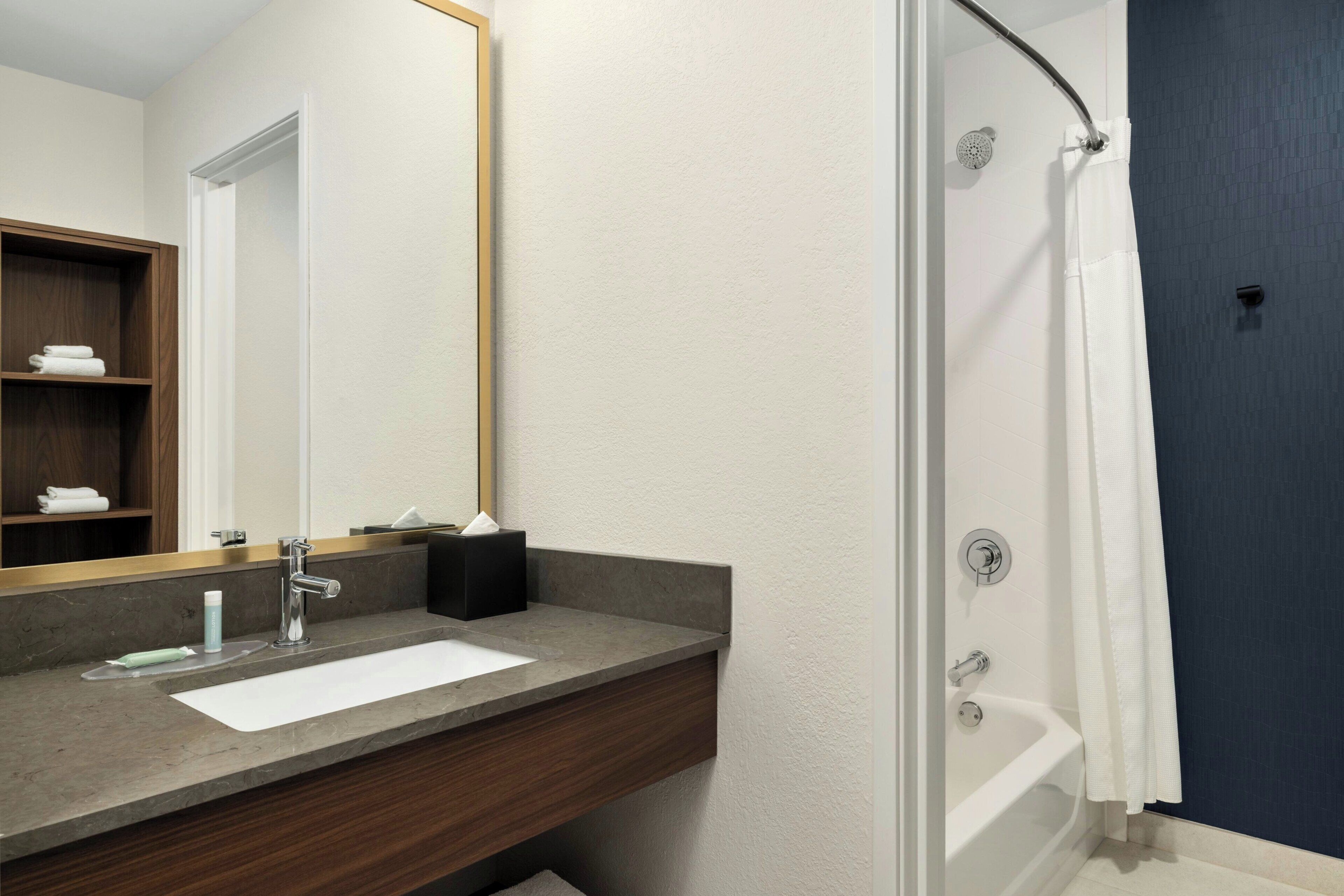 Photo - Fairfield Inn and Suites by Marriott Indianapolis Airport
