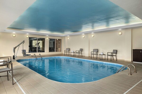Una piscina cubierta