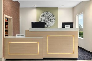Reception - Fairfield Inn and Suites by Marriott Indianapolis Airport (Indianapolis)