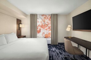 In-room safe, desk, laptop workspace, blackout drapes - Fairfield Inn and Suites by Marriott Indianapolis Airport (Indianapolis)