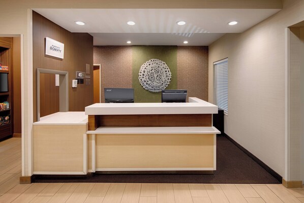 Reception - Fairfield Inn and Suites by Marriott Indianapolis Airport (Indianapolis)