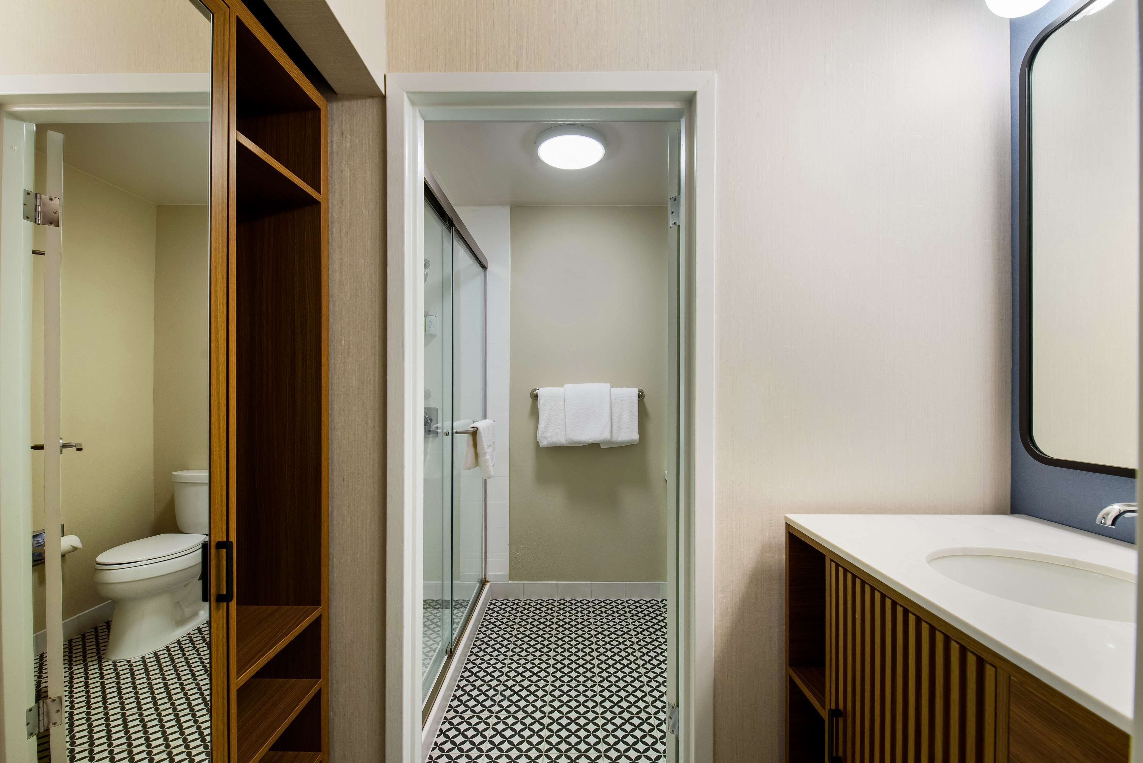 egyptian cotton sheets, premium bedding, pillow-top beds, desk