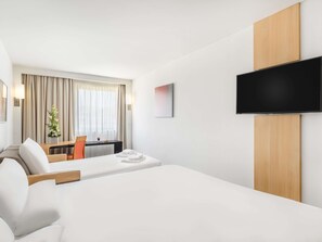 1 bedroom, down duvets, memory-foam beds, in-room safe - Novotel Budapest City (Budapest)