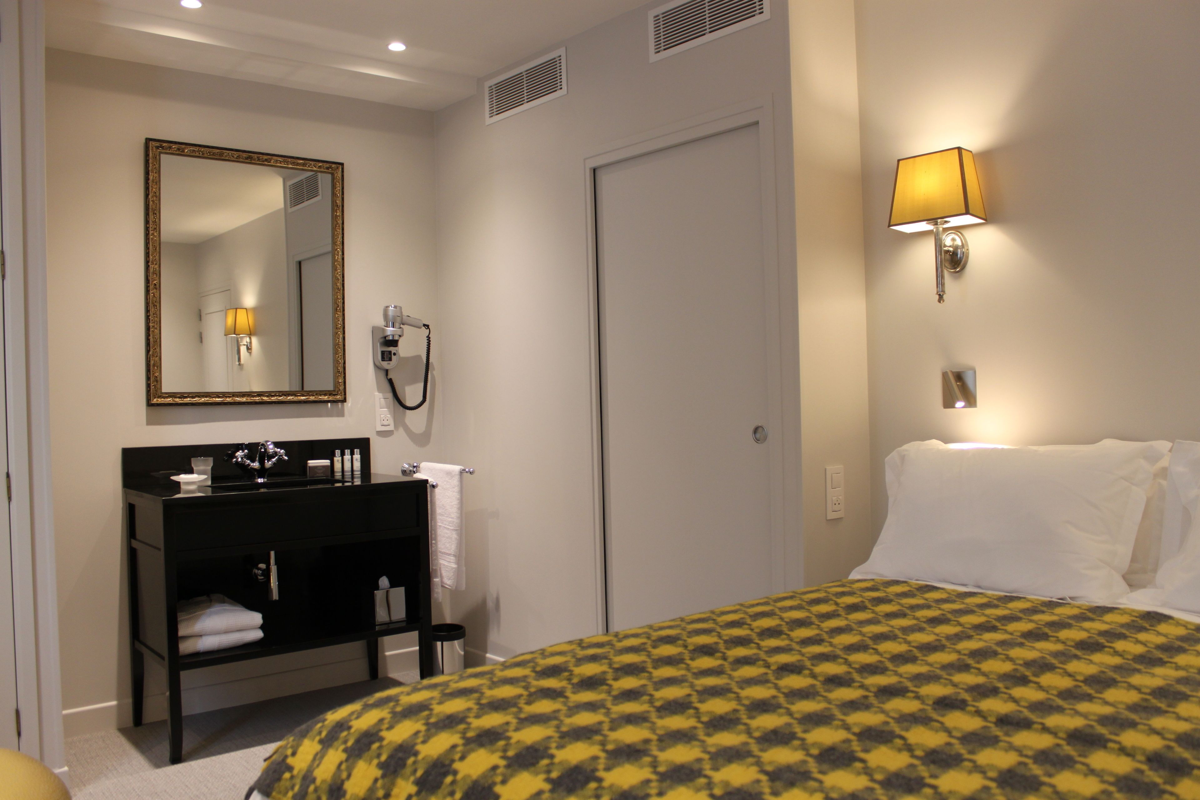 premium bedding, minibar, in-room safe, soundproofing