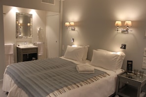 Superior dubbelrum eller tvåbäddsrum | Sängtillbehör av högsta kvalitet och minibar