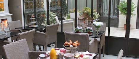 Daily buffet breakfast (EUR 20 per person)