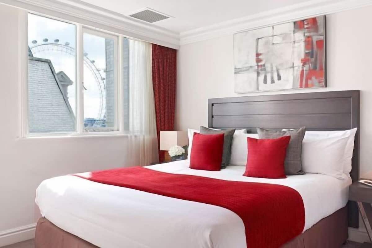 1 bedroom, Egyptian cotton sheets, premium bedding, memory foam beds