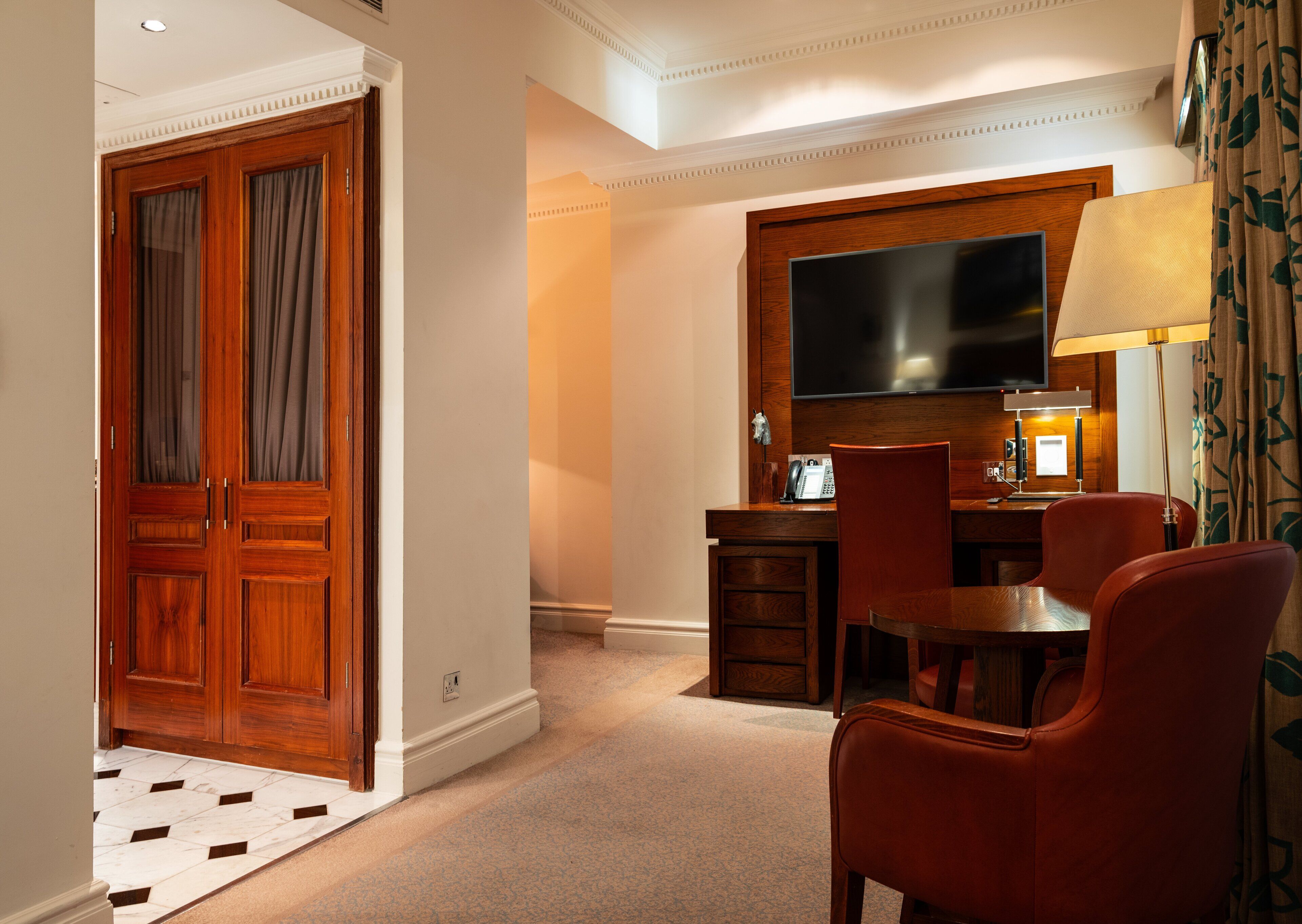 1 bedroom, egyptian cotton sheets, premium bedding, memory-foam beds