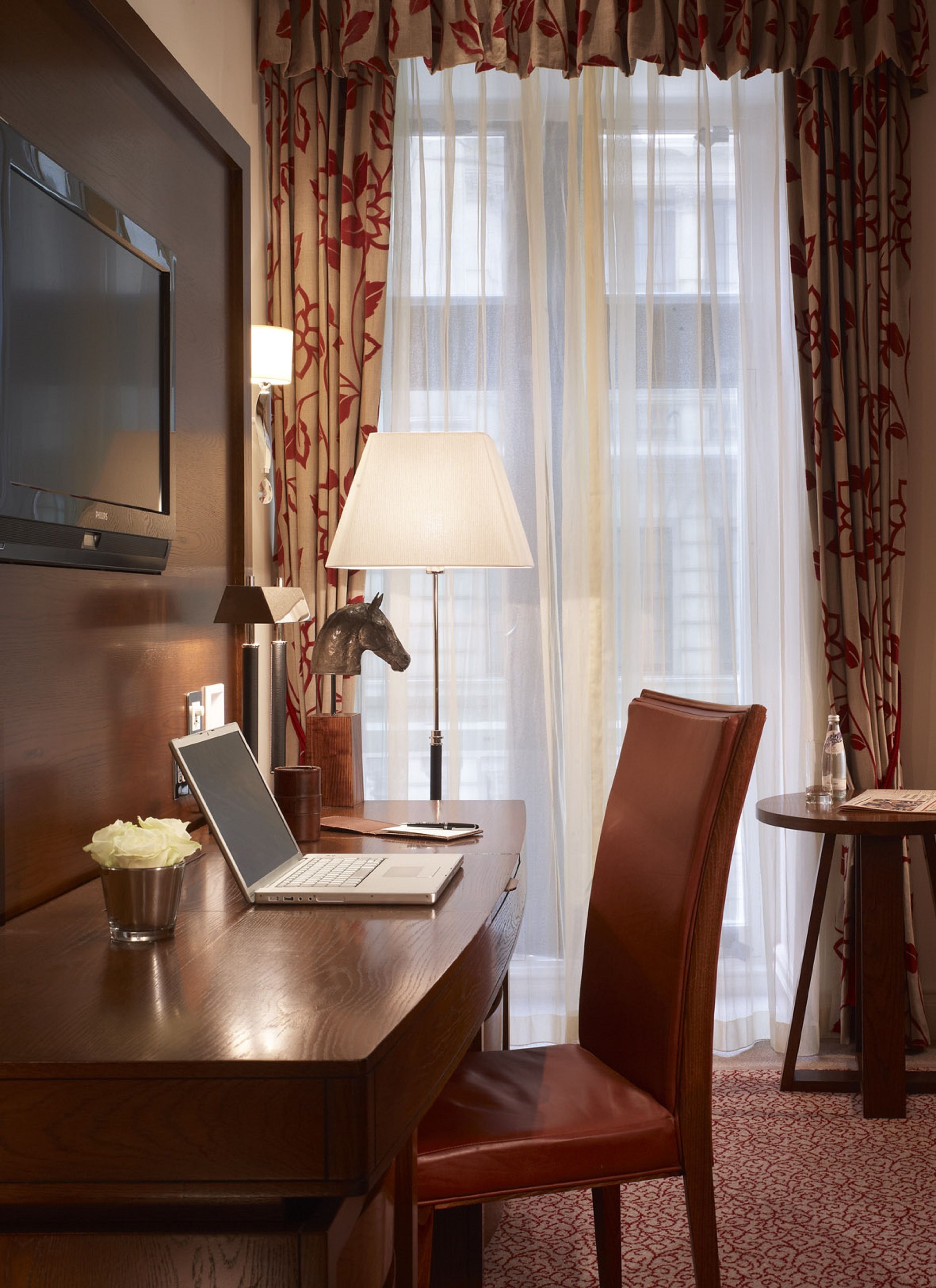 1 bedroom, egyptian cotton sheets, premium bedding, memory-foam beds