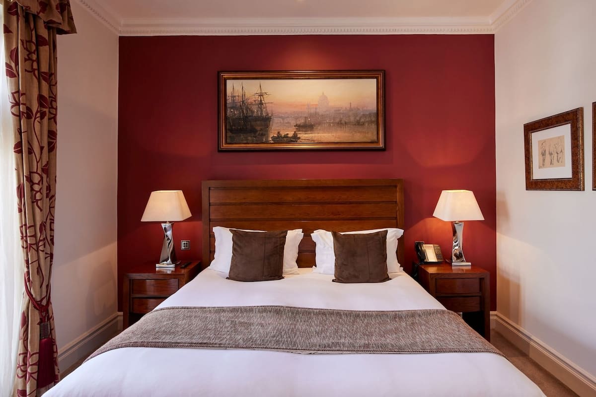 Egyptian cotton sheets, premium bedding, memory-foam beds, free minibar