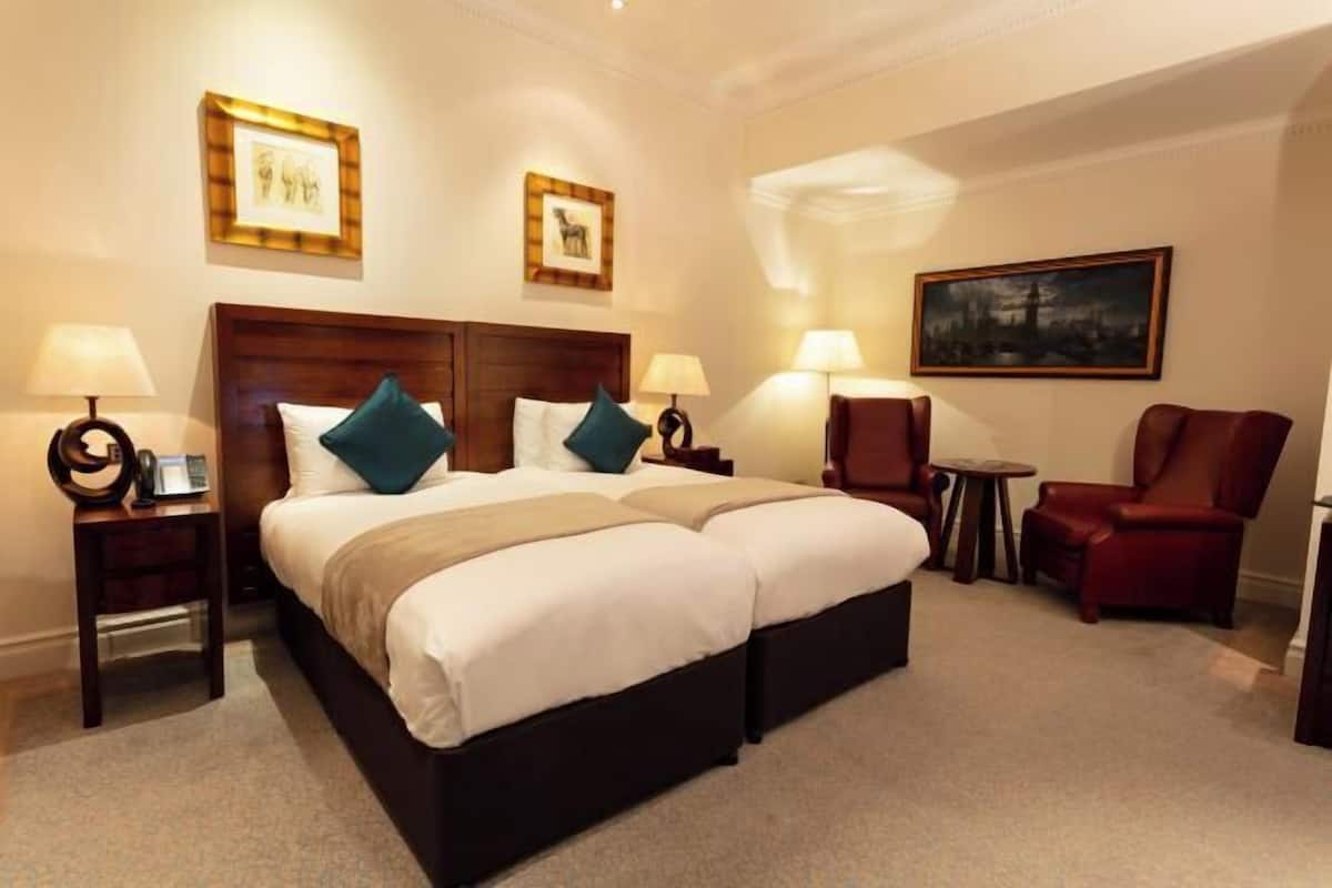 1 bedroom, Egyptian cotton sheets, premium bedding, memory foam beds