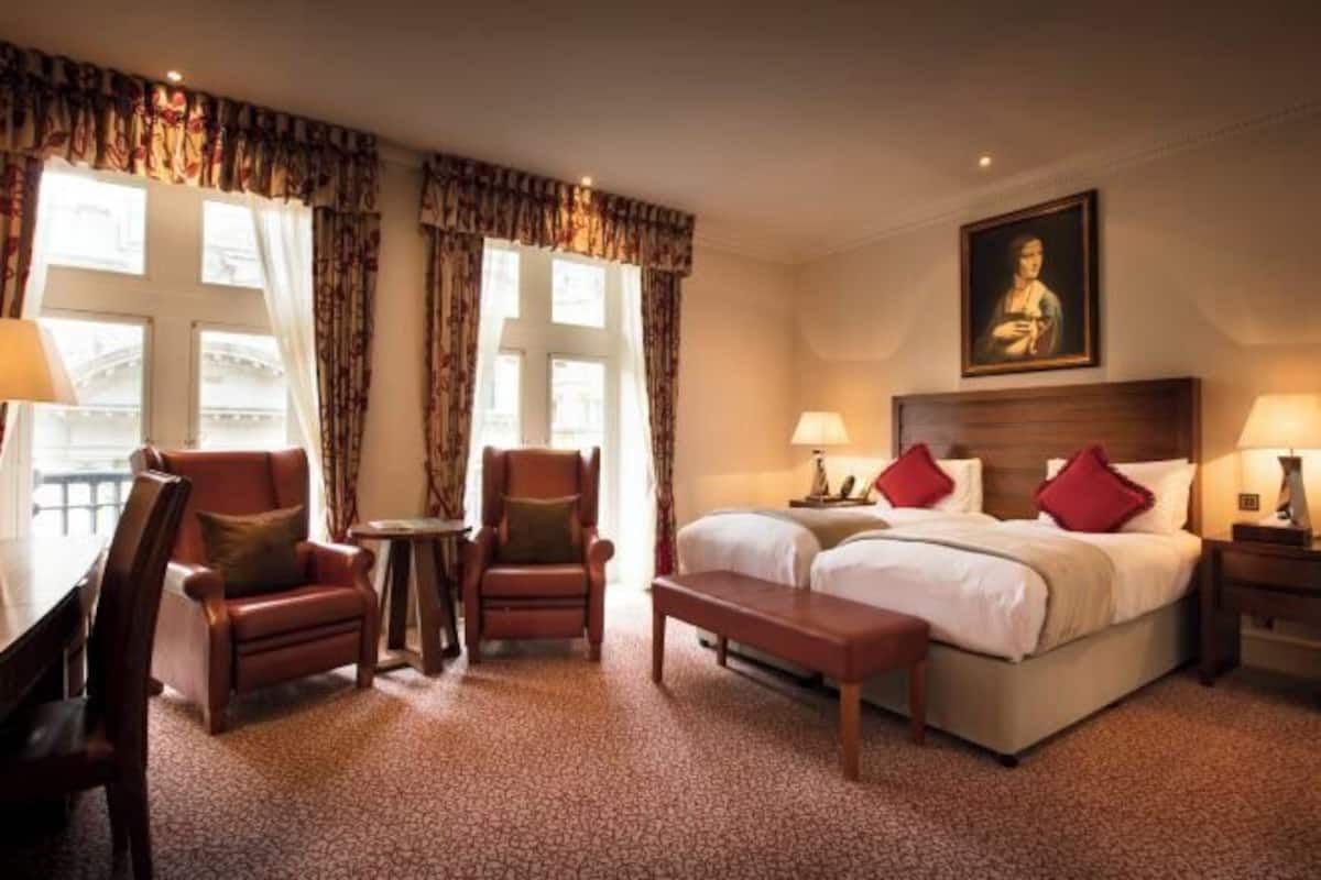 Egyptian cotton sheets, premium bedding, memory-foam beds, free minibar