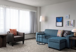 Hypo-allergenic bedding, pillowtop beds, desk, laptop workspace - Sonesta ES Suites Chicago Downtown Magnificent Mile - Medical (Chicago)