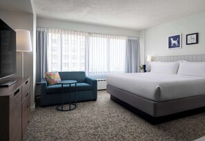 Hypo-allergenic bedding, pillowtop beds, desk, laptop workspace - Sonesta ES Suites Chicago Downtown Magnificent Mile - Medical (Chicago)