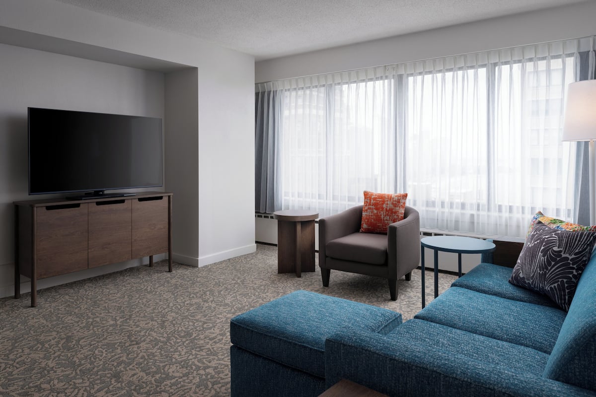 Hypo-allergenic bedding, pillowtop beds, desk, laptop workspace
