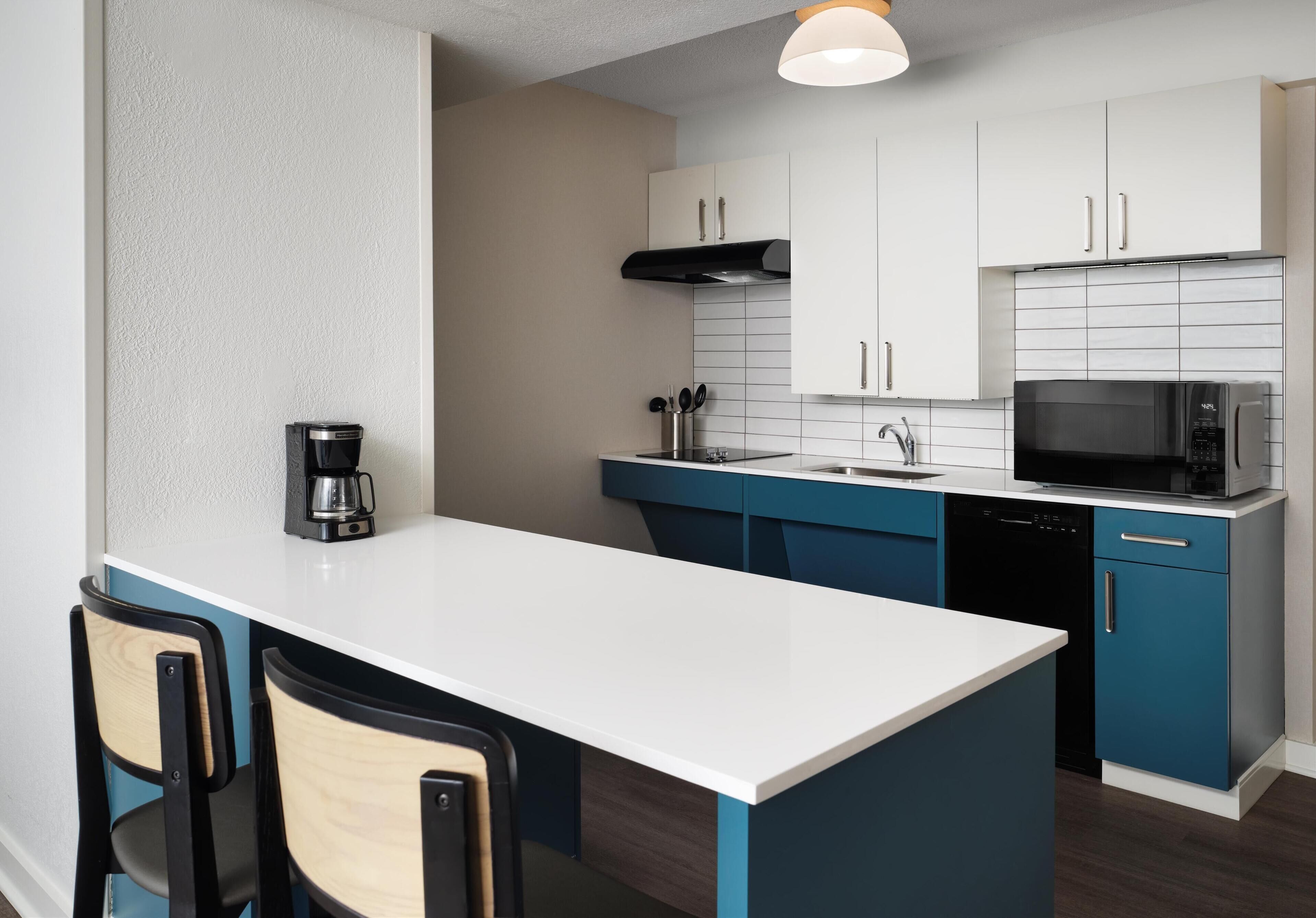 1 bedroom, hypo-allergenic bedding, pillow-top beds, desk