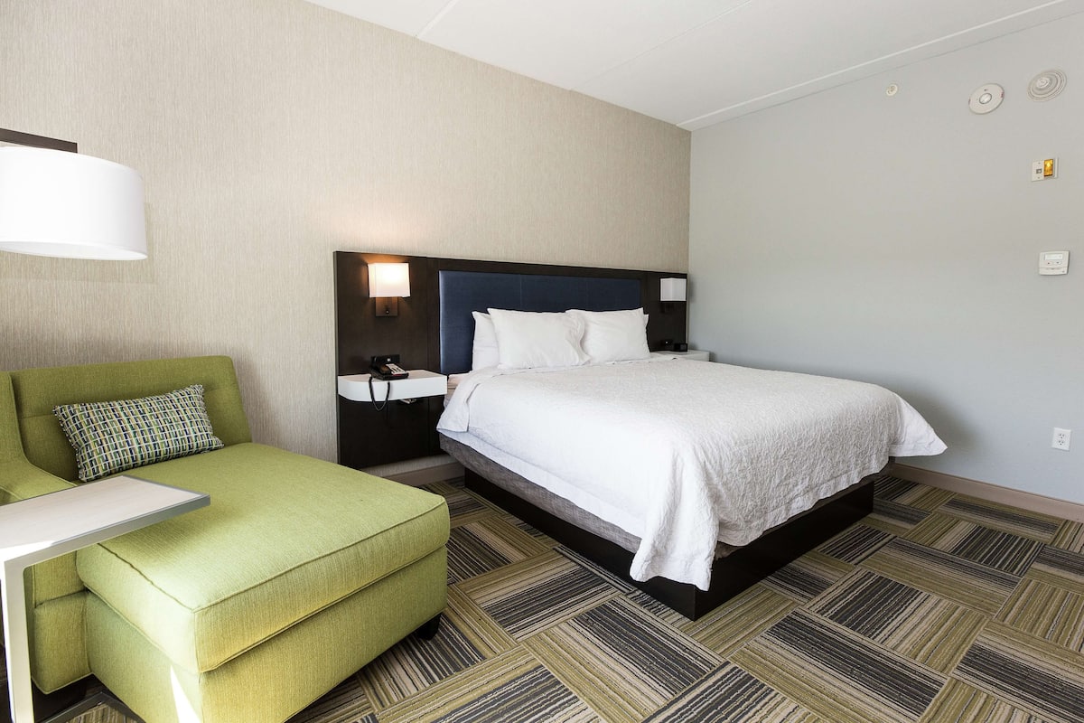 Room, 1 King Bed, Accessible, Non Smoking (Hearing)