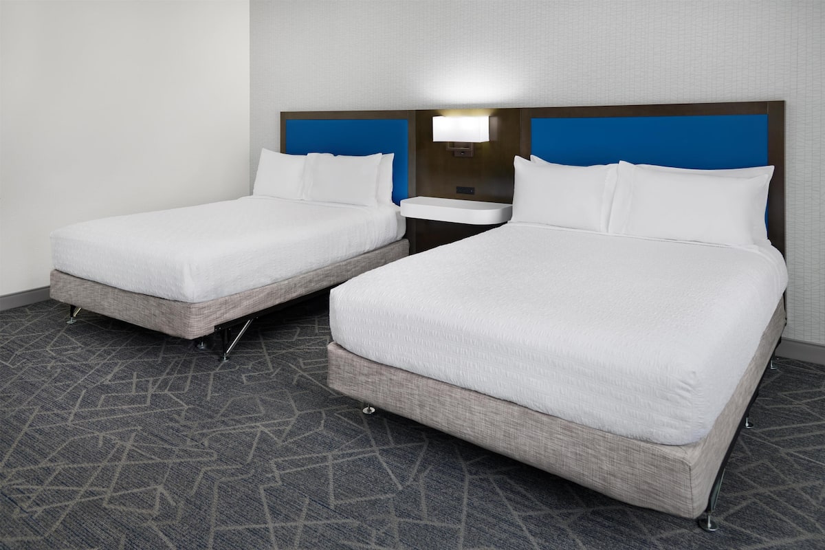 Room, 2 Queen Beds, Accessible, Bathtub | In-room safe, cribs/infant beds, rollaway beds, free WiFi