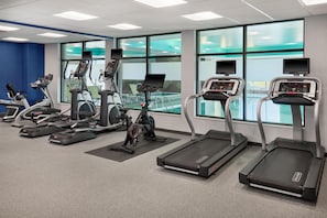 A fitness center with treadmills, elliptical machines, and stationary bikes. - Hampton Inn & Suites Syracuse North Airport Area (Liverpool)