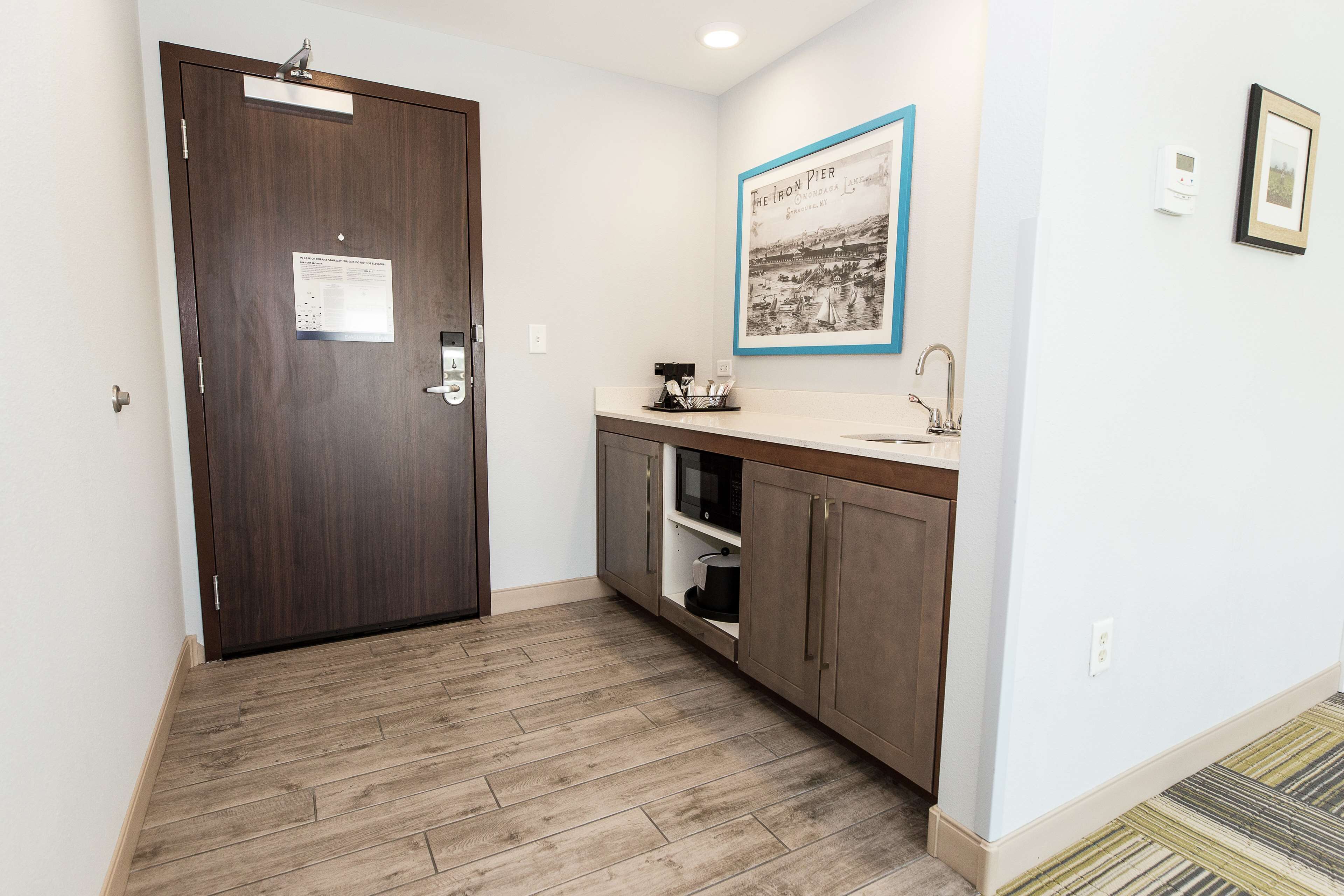 冷蔵庫、電子レンジ、コーヒー / ティーメーカー