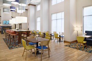 Desayuno autoservicio gratuito y diario