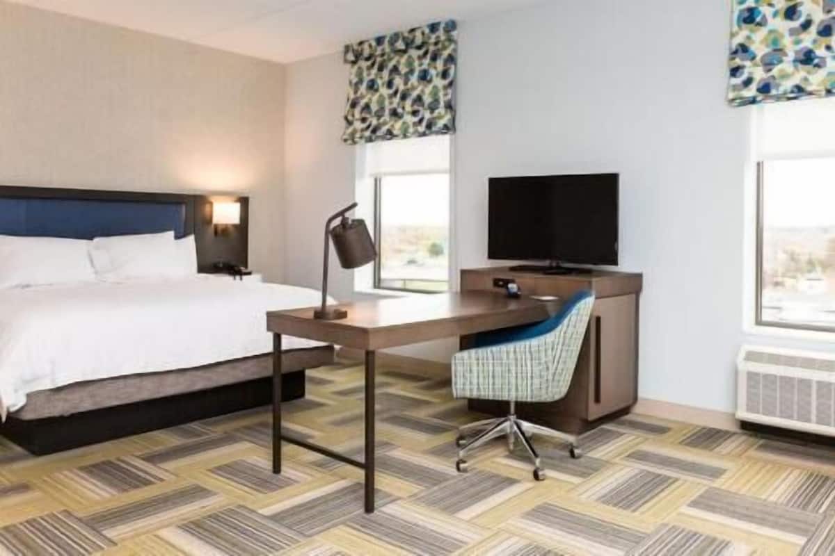 In-room safe, cribs/infant beds, rollaway beds, free WiFi