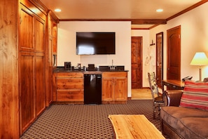 Premium Suite, 1 Bedroom | Living room