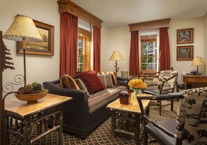 Cottage Suite 51 | Living area - Parkway Inn of Jackson Hole (Jackson)
