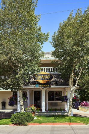Front of property - Parkway Inn of Jackson Hole (Jackson)