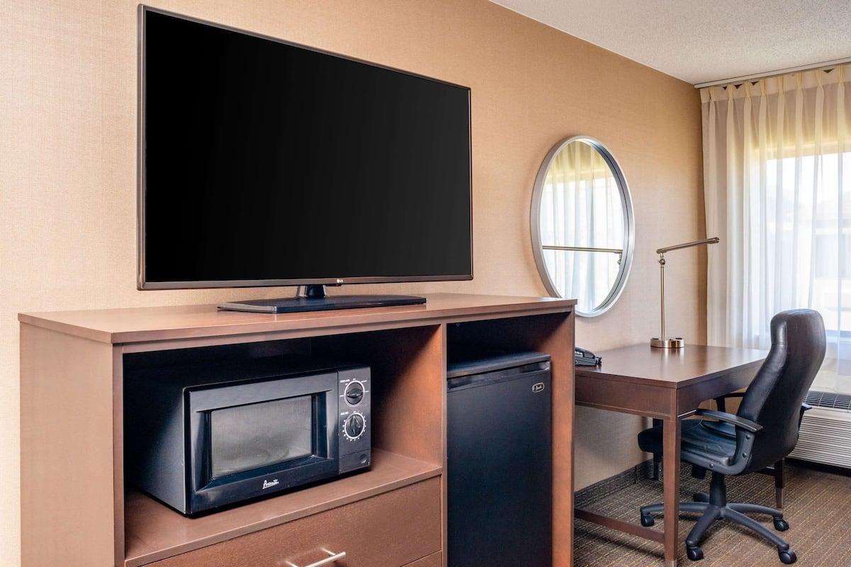 desk, blackout curtains, iron/ironing board, cots/infant beds