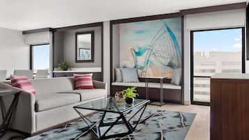 Hochwertige Bettwaren, Daunenbettdecken, Zimmersafe, Schreibtisch