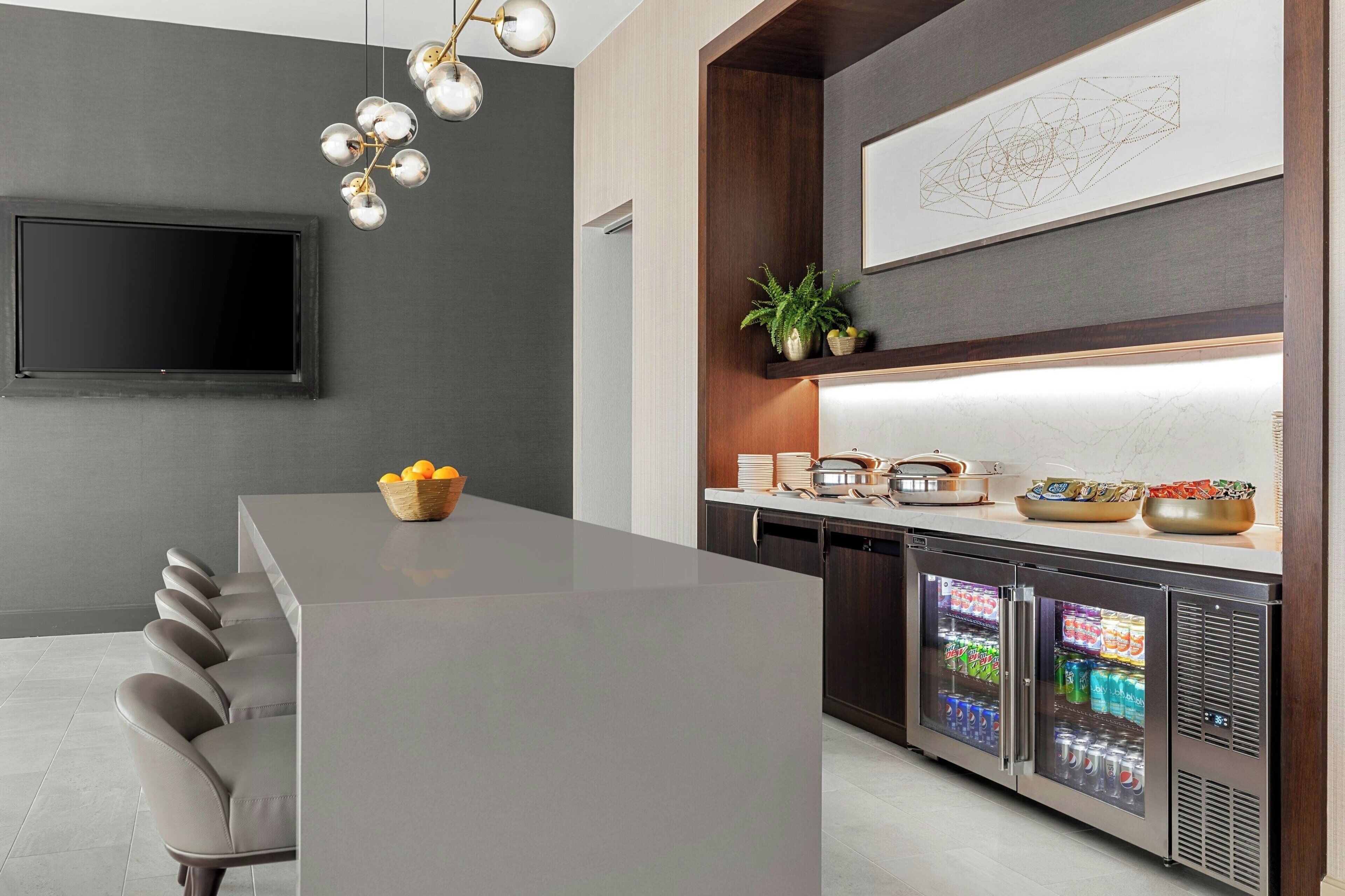 serves lunch and dinner