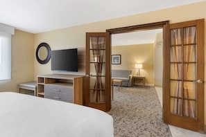1 bedroom, pillow-top beds, desk, laptop workspace