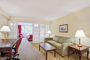 Suite, 1 King Bed, Non Smoking (One-Bedroom)