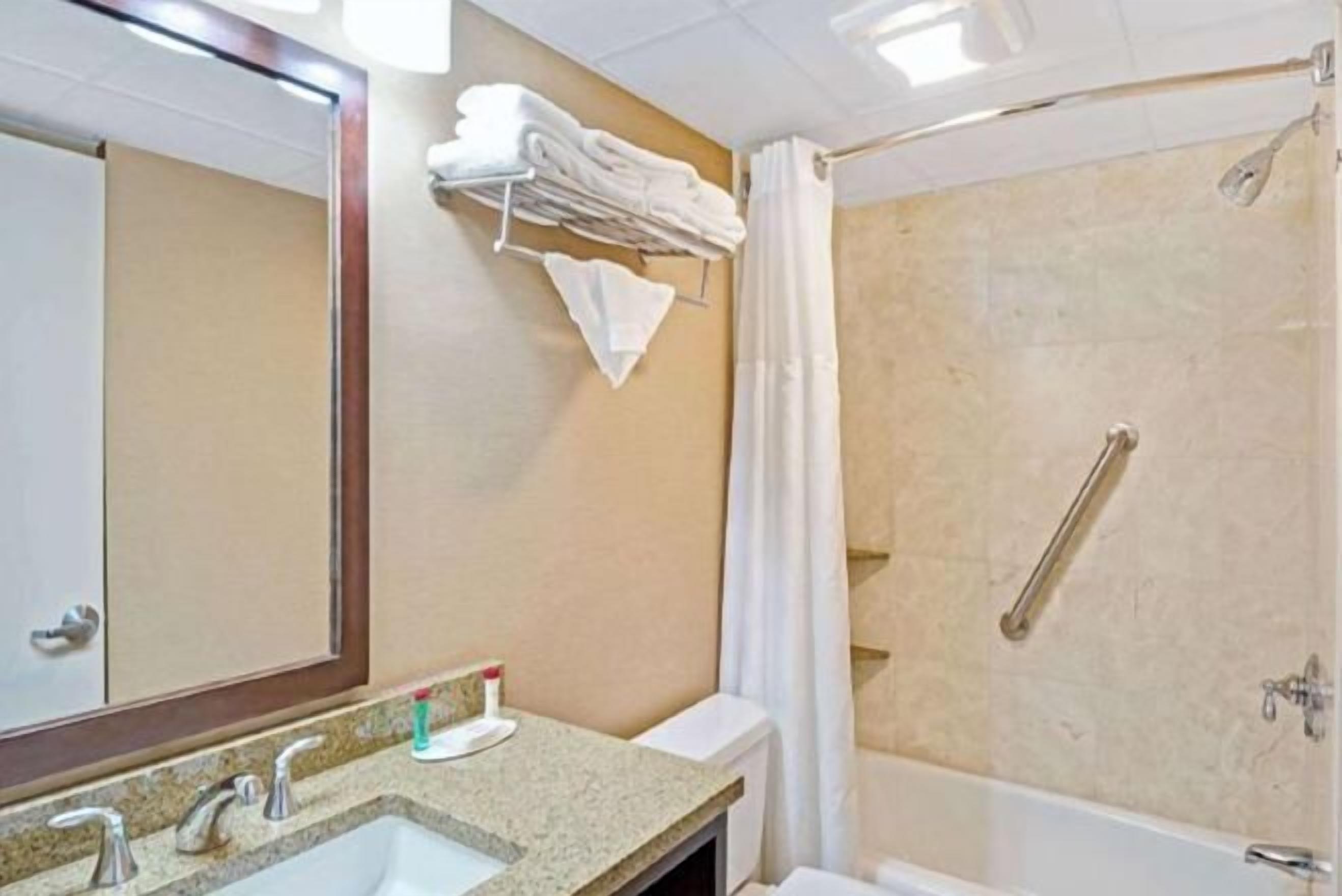 Baño | Amenidades de baño gratuitas, secadora de cabello, toallas 