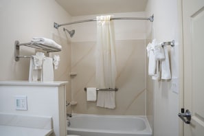 Combined shower/bathtub, free toiletries, hair dryer, towels