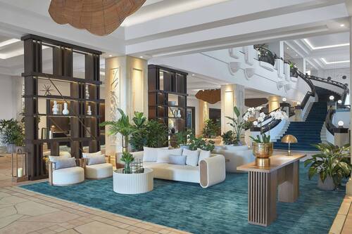 2 bars/lounges, poolside bar
