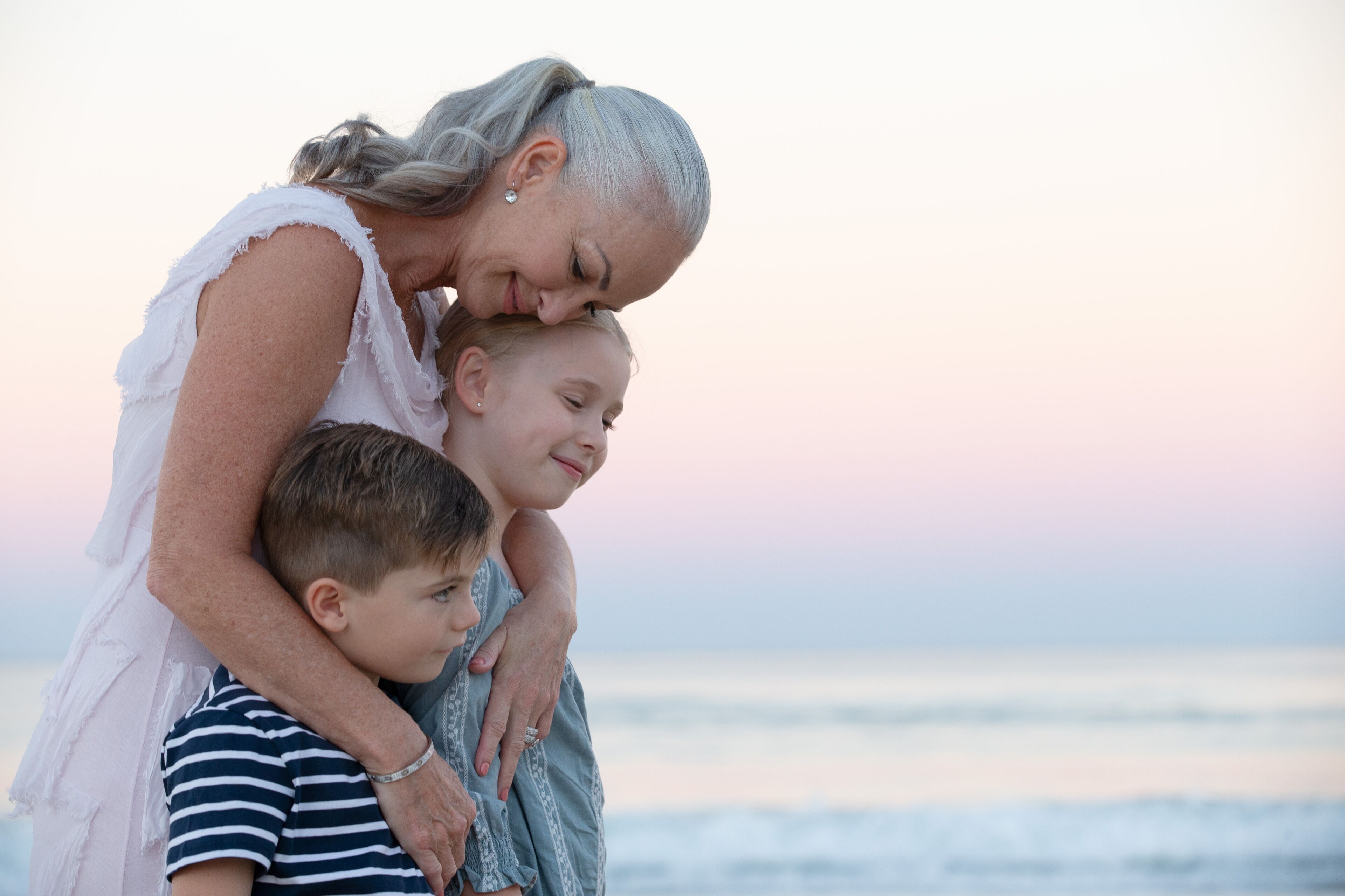  白沙、太陽傘、沙灘巾、浮潛